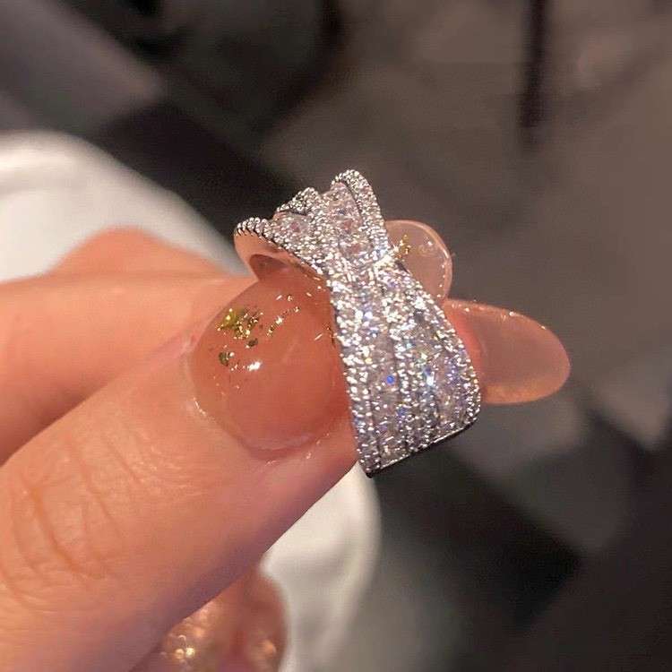Anillo de Plata 925 Unisex Ajustable con Diamantes Incrustados – Estilo Geométrico Simple 3 Anillo de Plata 925 Unisex Ajustable con Diamantes Incrustados – Estilo Geométrico Simple - Imagen 3