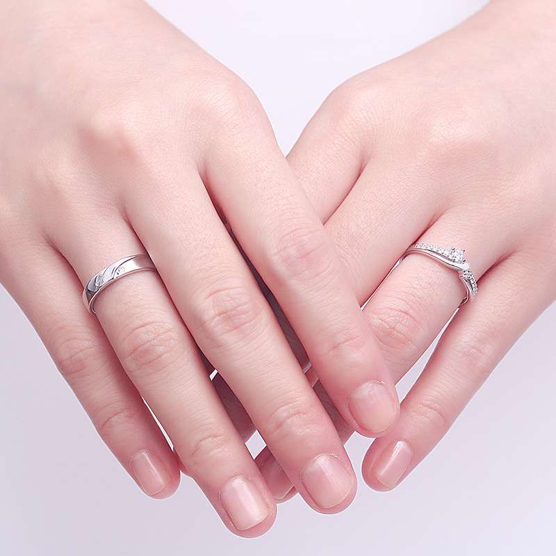 Anillo de Pareja Simple en Plata 925 con Incrustación de Diamante – Couple Ring Elegante en Oro Blanco para Hombre y Mujer 2 Anillo de Pareja Simple en Plata 925 con Incrustación de Diamante – Couple Ring Elegante en Oro Blanco para Hombre y Mujer - Imagen 2