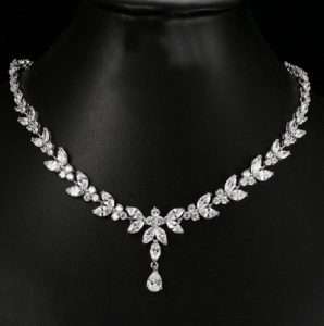 Collar Elegante Gota de Agua con Zirconia – Colgante Ovalado en Oro , Oro Rosa o Plata para Mujer
