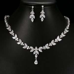 Collar Elegante Gota de Agua con Zirconia – Colgante Ovalado en Oro , Oro Rosa o Plata para Mujer